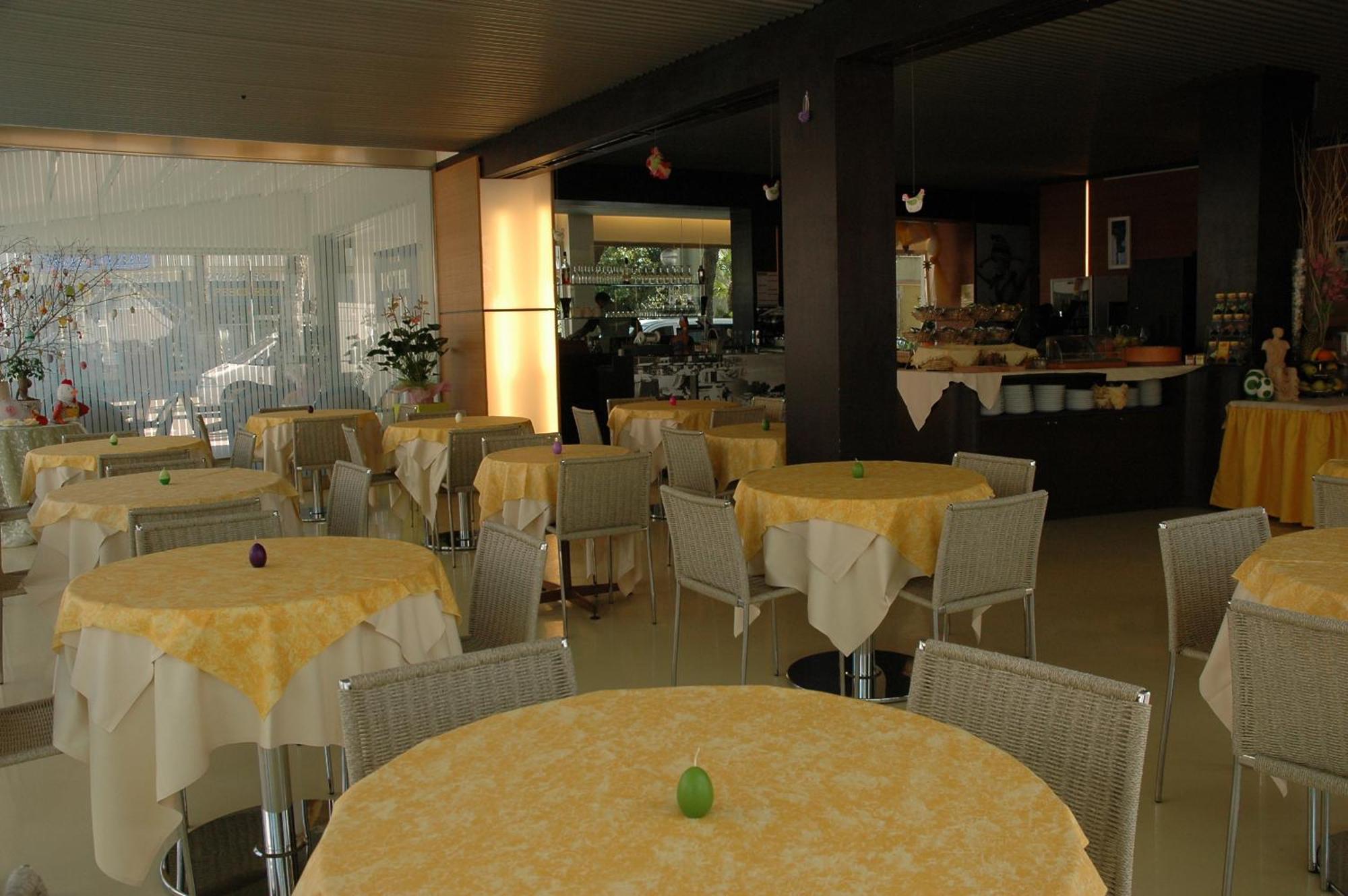 Hotel Elvia Lignano Sabbiadoro Exterior foto